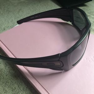 Oakley Fuel ⛽️ Cell Sunglasses 🕶